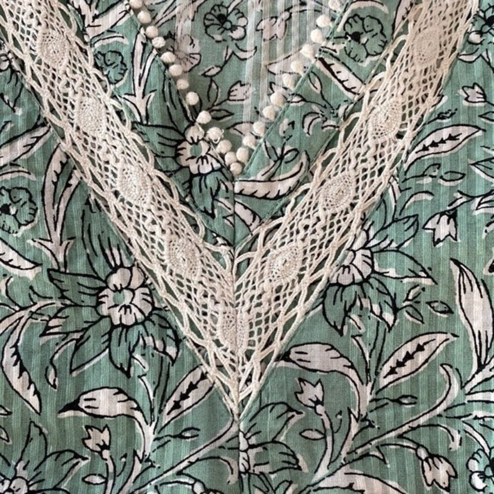 Loft Spring Bloom Lacy Ruffle Peplum Top Floral Flutter Cap Sleeve V-Neck - Picture 14 of 15